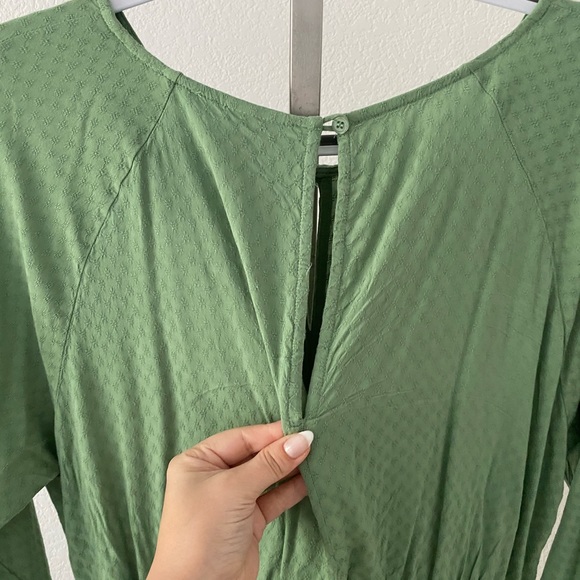 ALYA  green top with front knot - Picture 6 of 8